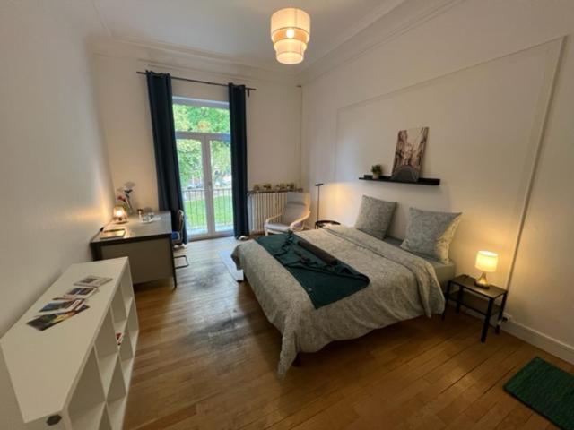 Séjour chez l'habitant Dans Un Spacieux - 100m2 Au Centre Proche Gare *